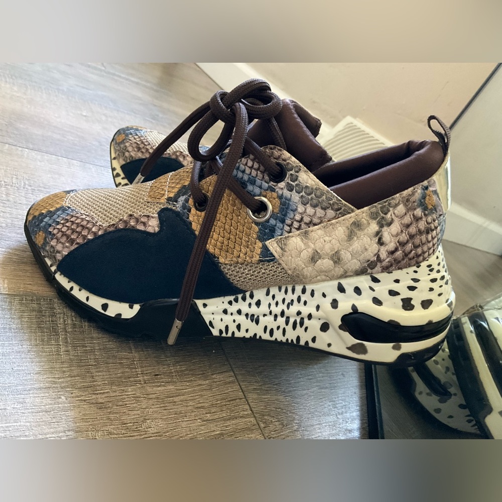 Steve Madden size 7 women’s tennis sneaker